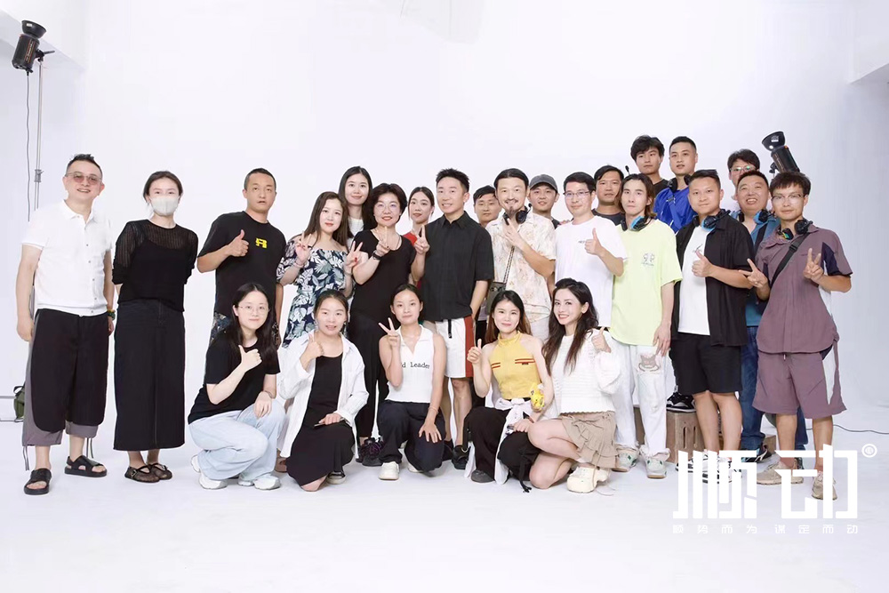 楊迪拍攝紫燕百味雞廣告片花絮 楊迪拍攝紫燕百味雞廣告片花絮